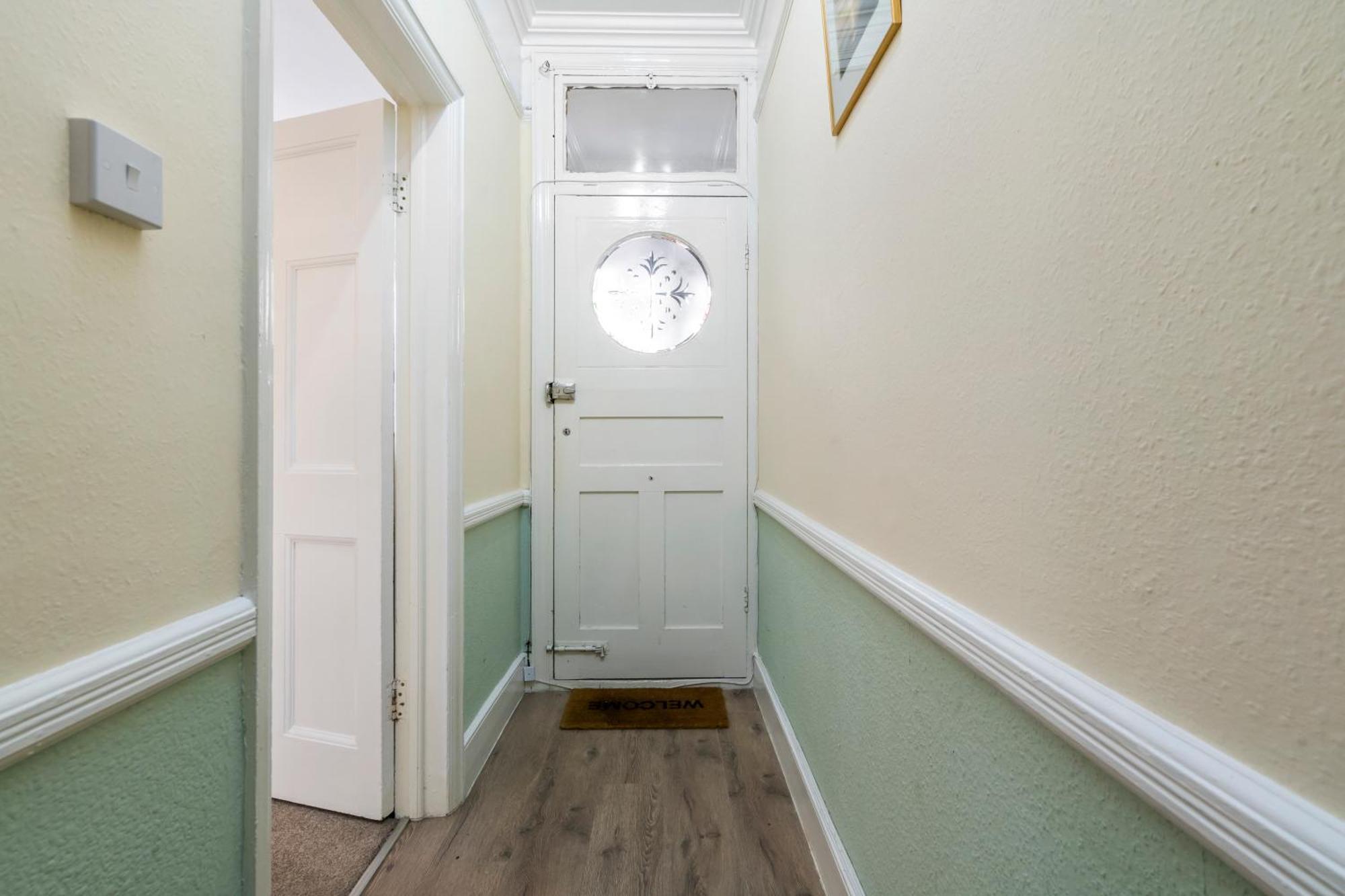 Modern 3 Bedroom In Wimbeldon Park * London