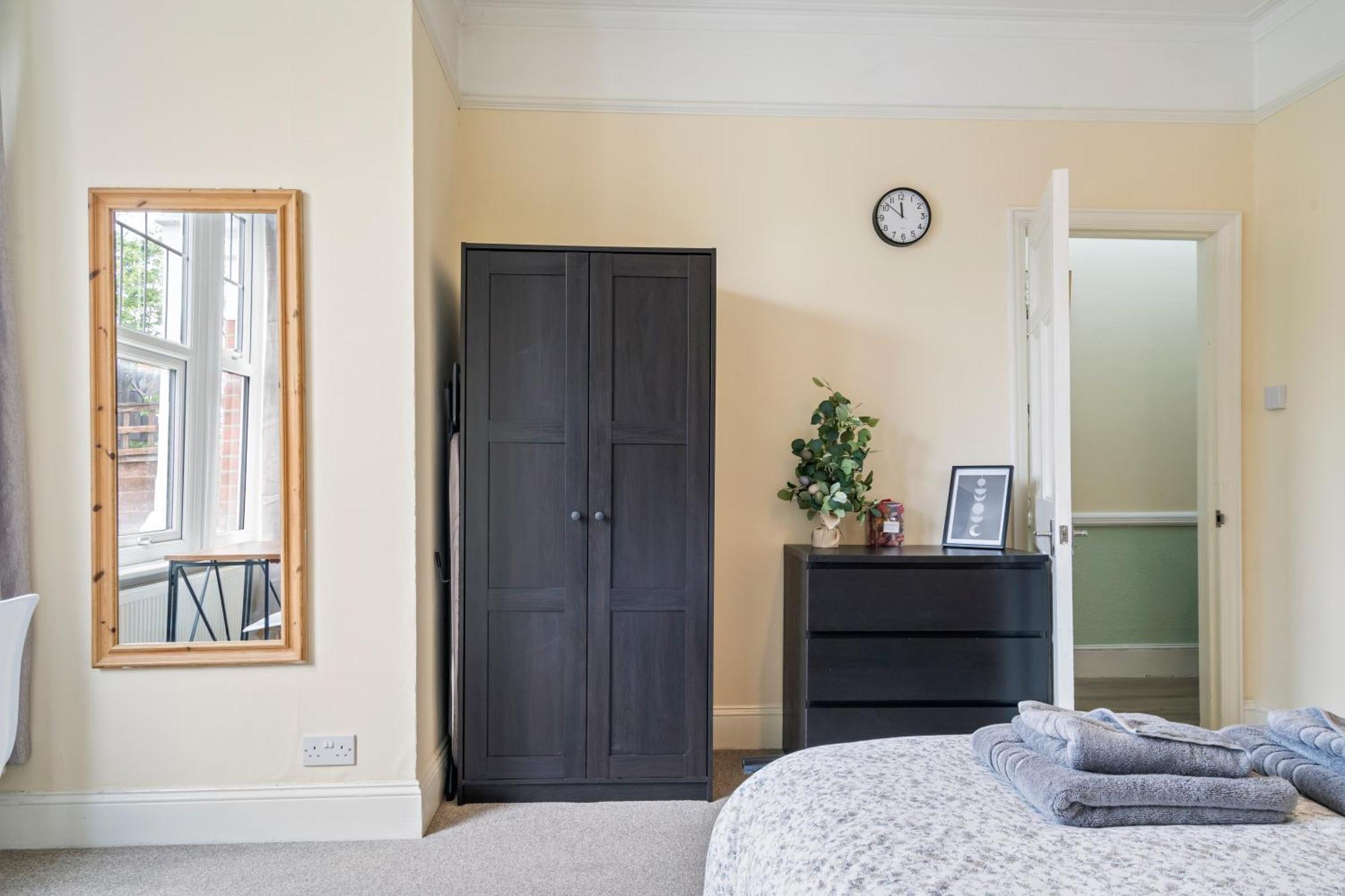 Modern 3 Bedroom In Wimbeldon Park * Londres