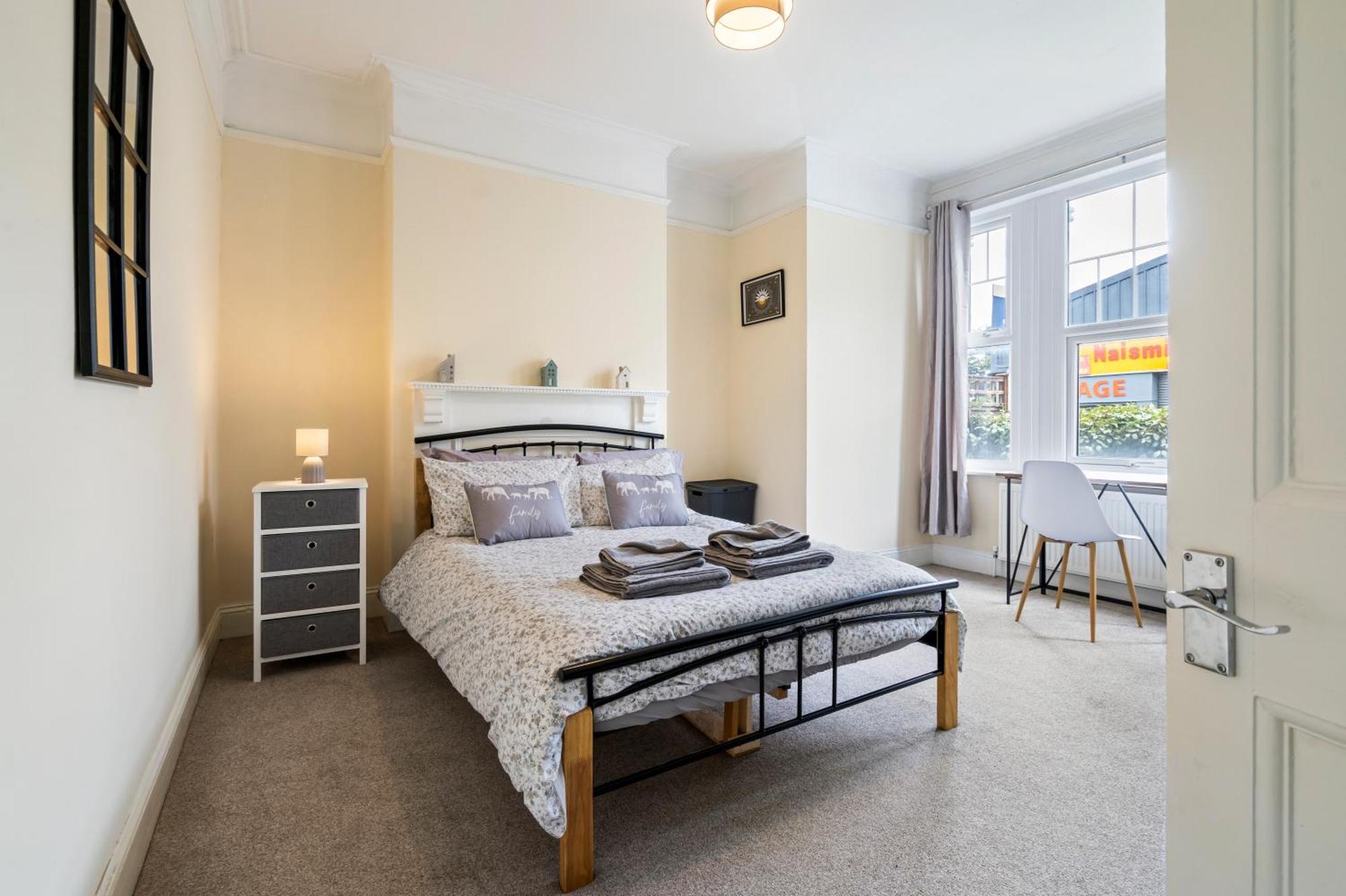 Modern 3 Bedroom In Wimbeldon Park Apartamento