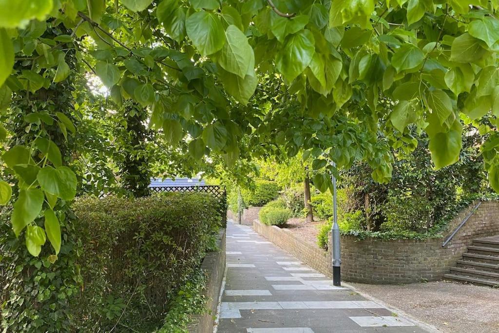 Appartement Cosy Flat For 4, Family Friendly, Private Parking, Close To Londen