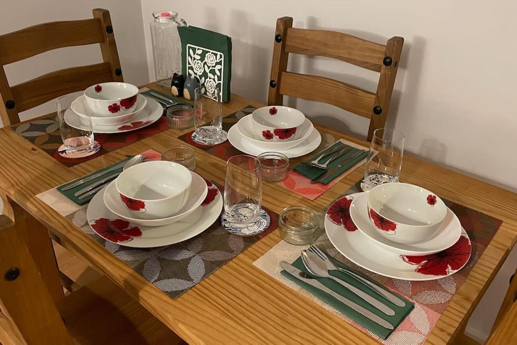 Cosy Flat For 4, Family Friendly, Private Parking, Close To Londen
