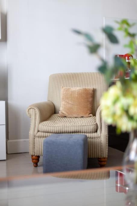 Prime Location - Stylish In Barons Court * Londres