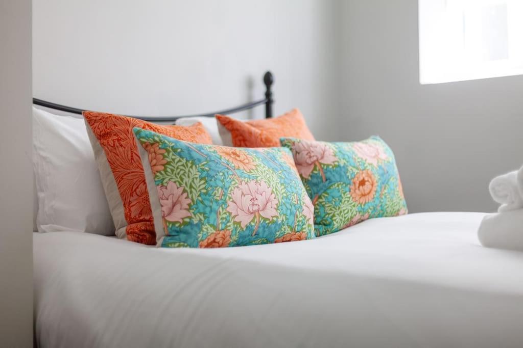 Prime Location - Stylish In Barons Court * Londres