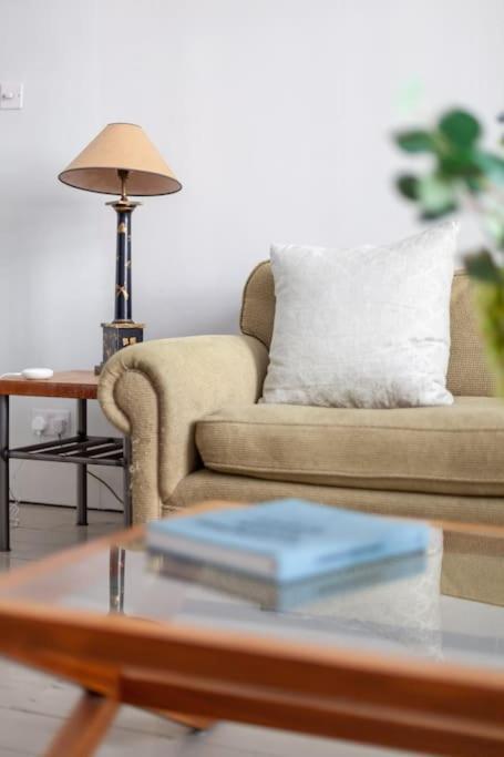 Prime Location - Stylish In Barons Court Appartement