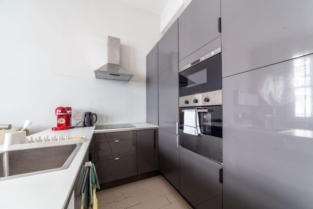 Prime Location - Stylish In Barons Court Londres