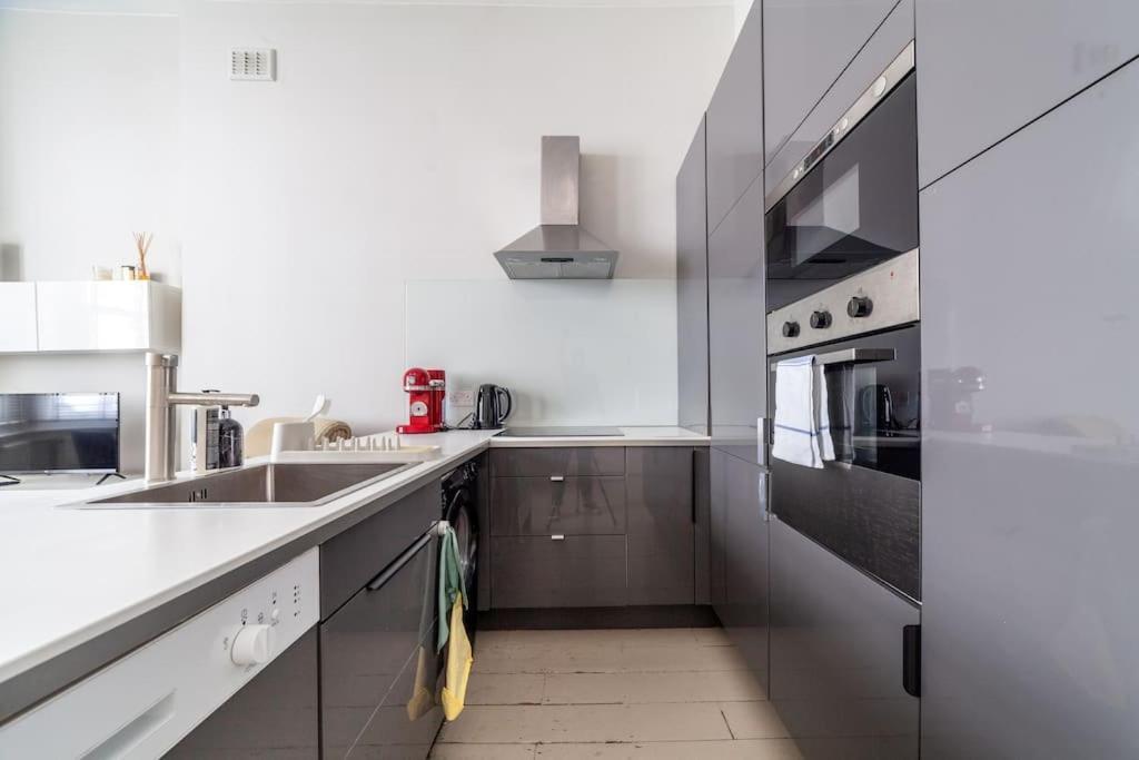 Prime Location - Stylish In Barons Court Appartement