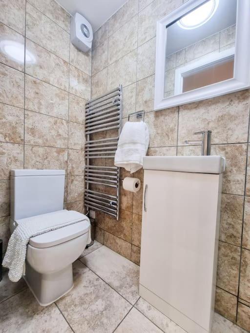 Apartamento Stylish And Cosy 2 In W Private Parking Londres