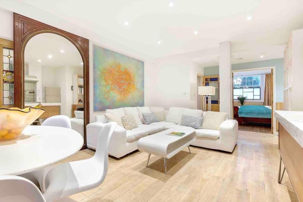 Eclectic Family In The Heart Of Notting Hill Apartment *
