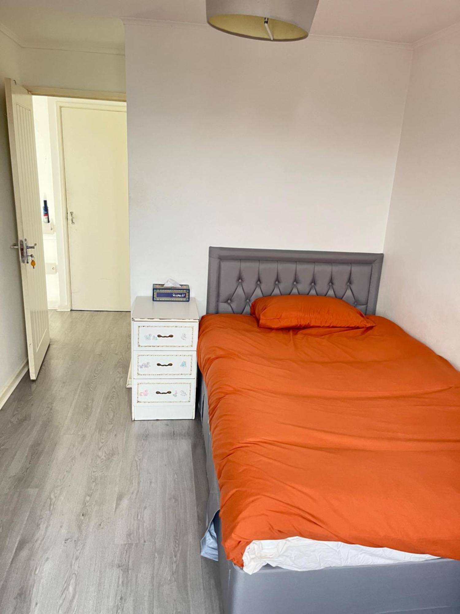 Habitación en casa particular For Rent In Brixton