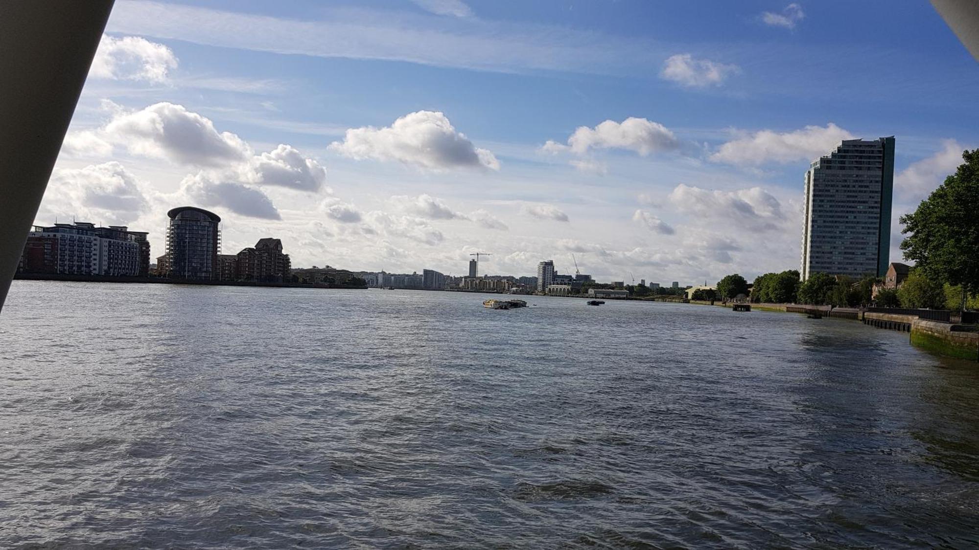 Riverside 1br With Easy Transport 20min To Centre Appartement *