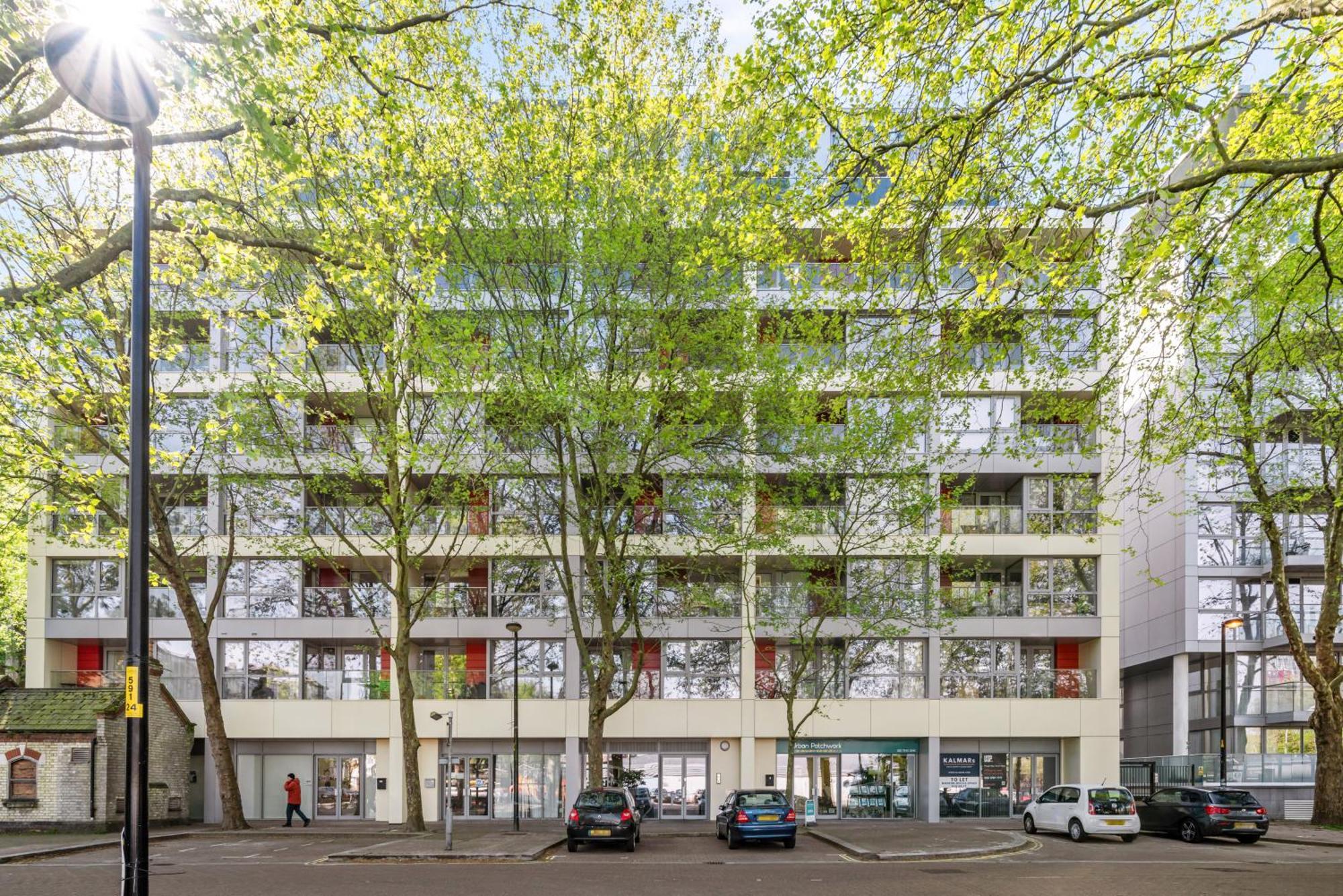 Appartement Riverside 1br With Easy Transport 20min To Centre Londen