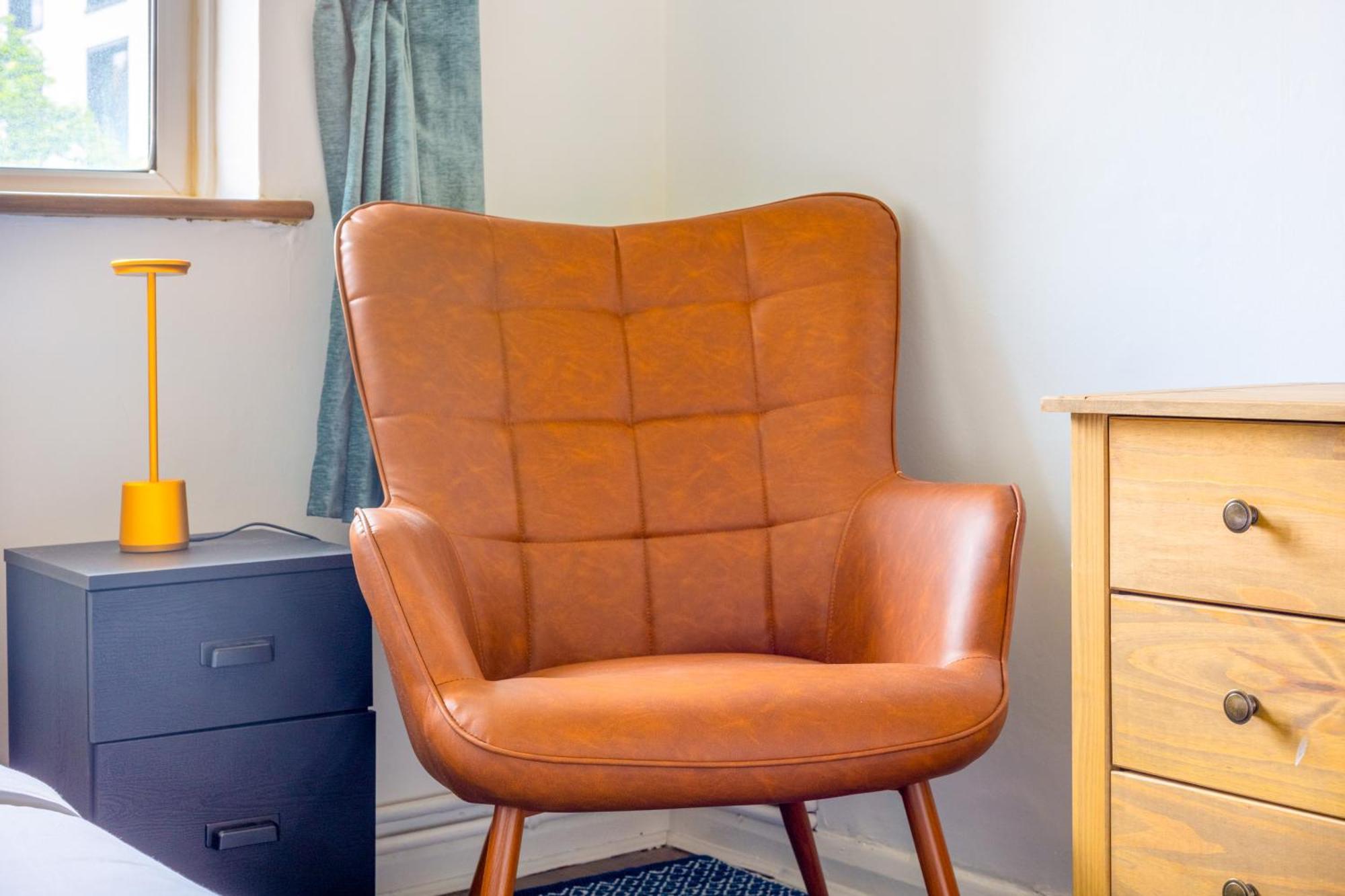 Renovated 2-storey 2br Wgarden Near Angel St Appartement