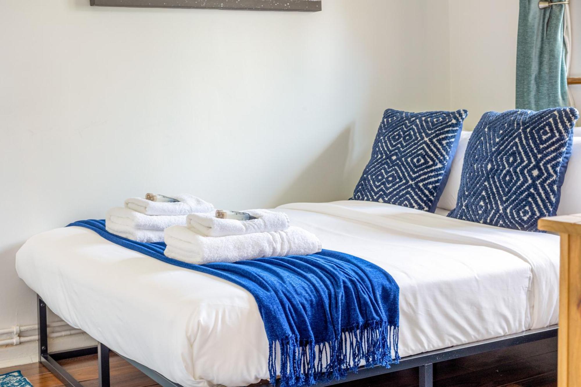 Renovated 2-storey 2br Wgarden Near Angel St Appartement *