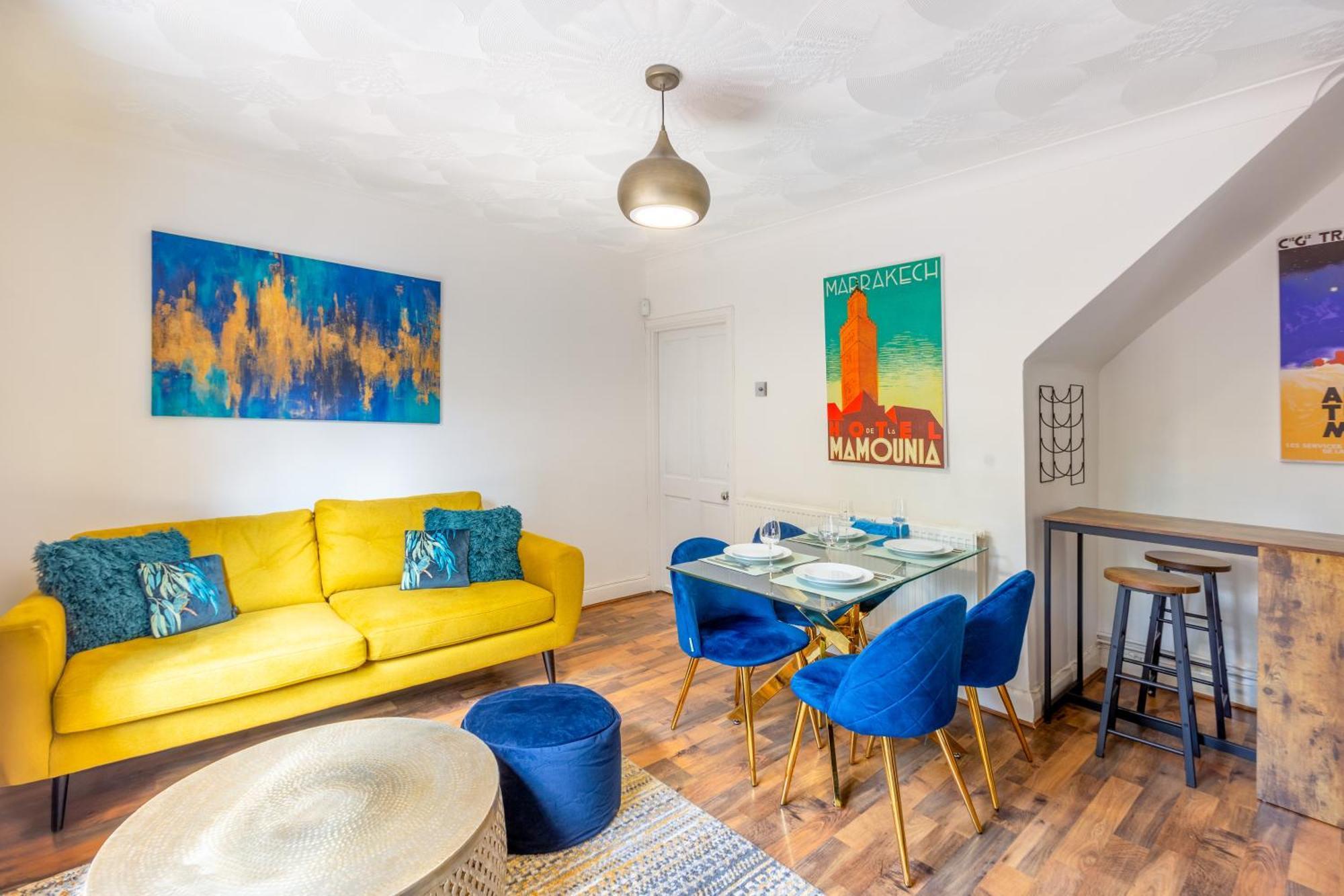 Renovated 2-storey 2br Wgarden Near Angel St Appartement