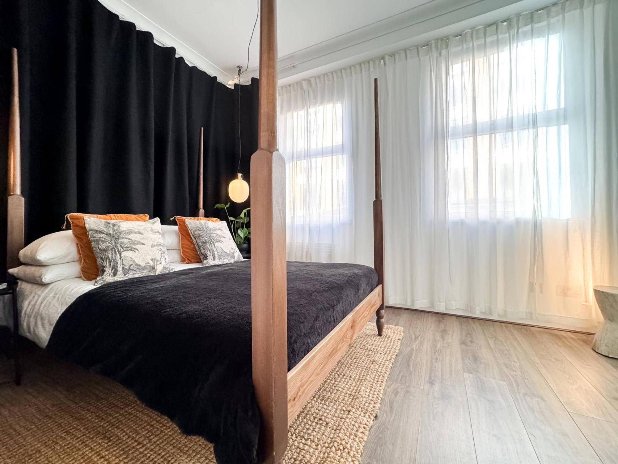 Appartement Tranquil Oasis W 100inch Cinema & Hammock, By The Design Traveller Londres