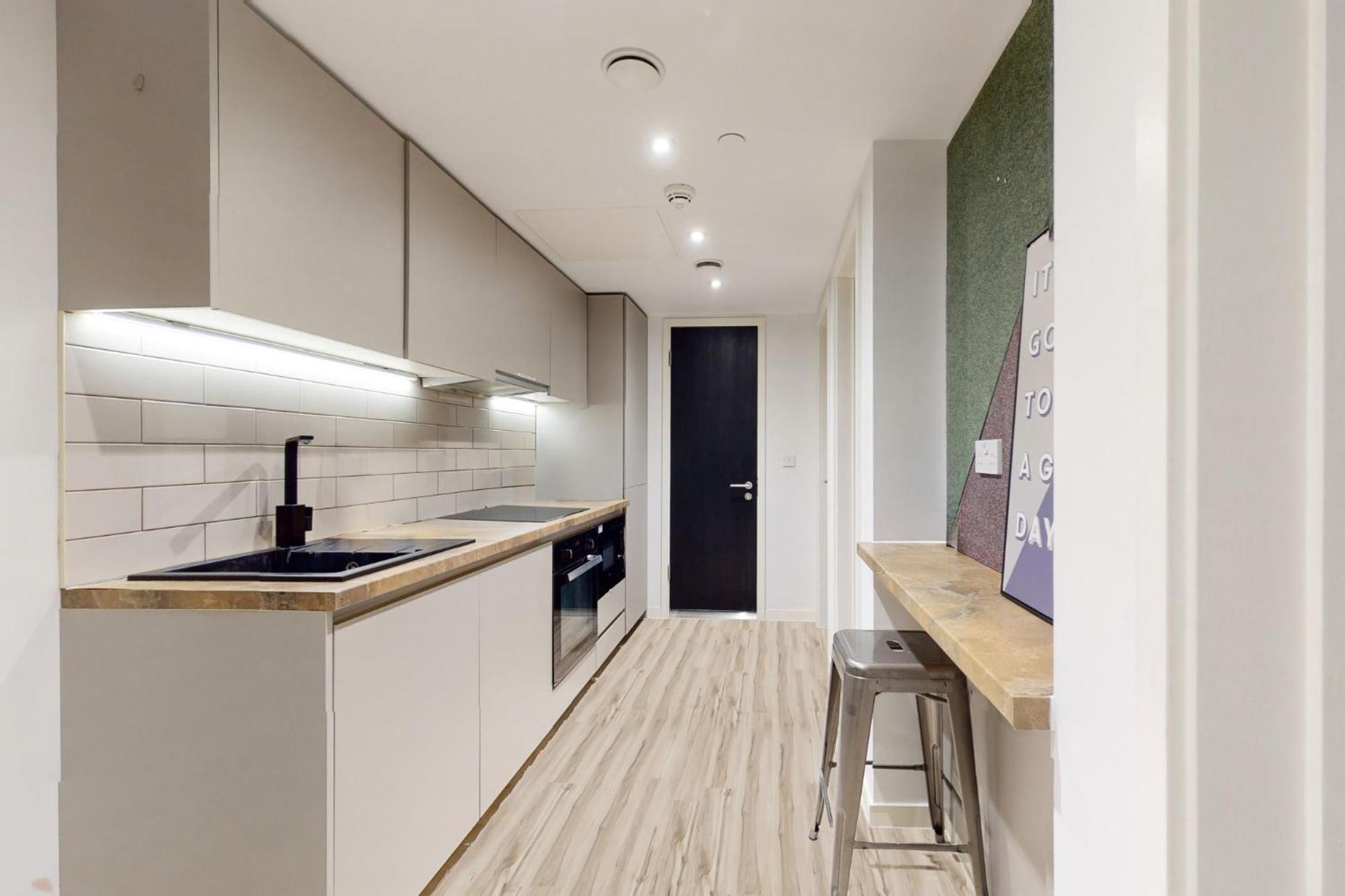 And Ensuite Bedrooms With Shared Kitchen At Chapter Ealing Right Next To North Acton Tube Station * Londres
