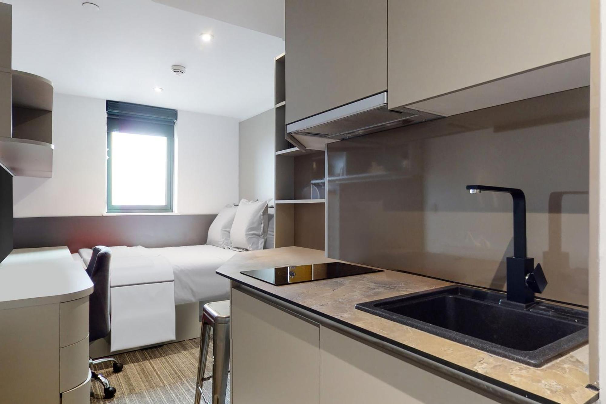 And Ensuite Bedrooms With Shared Kitchen At Chapter Ealing Right Next To North Acton Tube Station