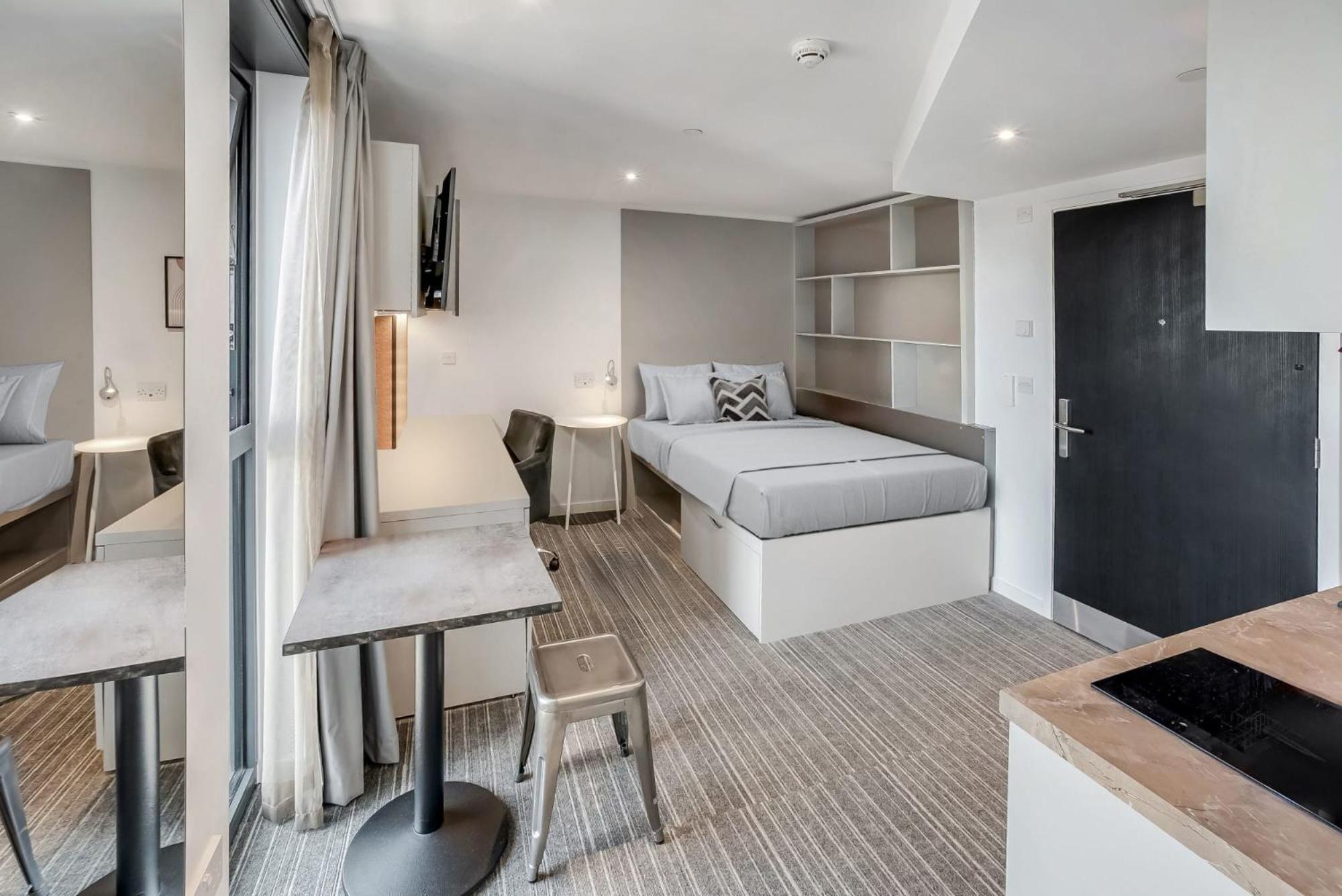 And Ensuite Bedrooms With Shared Kitchen At Chapter Ealing Right Next To North Acton Tube Station Londres