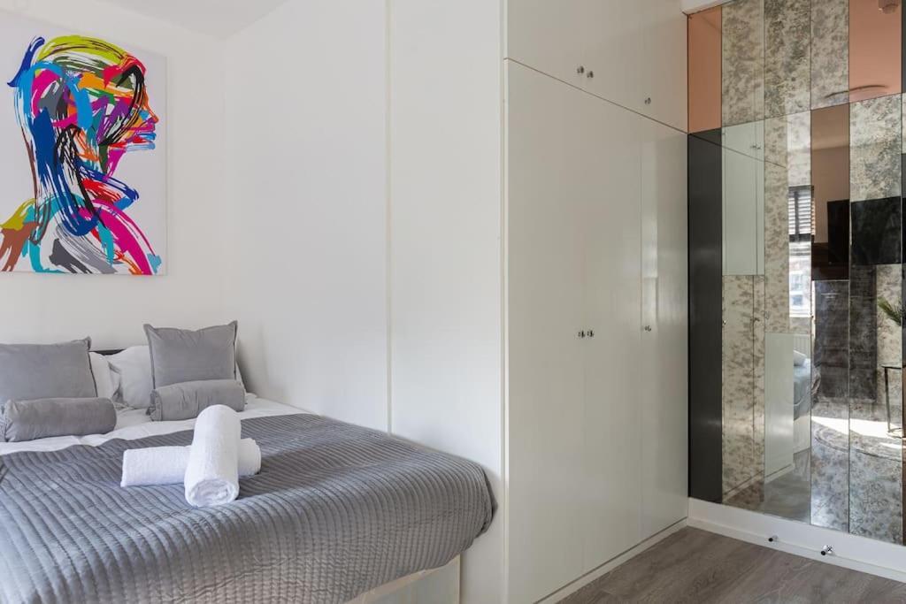 Apt, 8 Min Walk From Tube 3 Apartment London