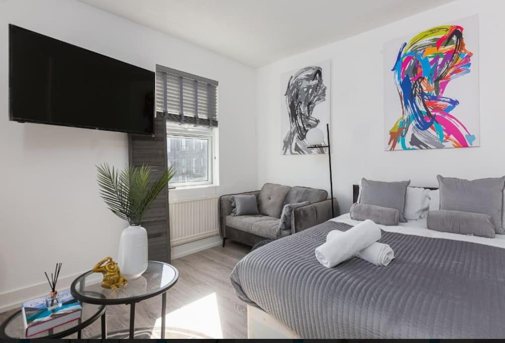 Apt, 8 Min Walk From Tube 3
