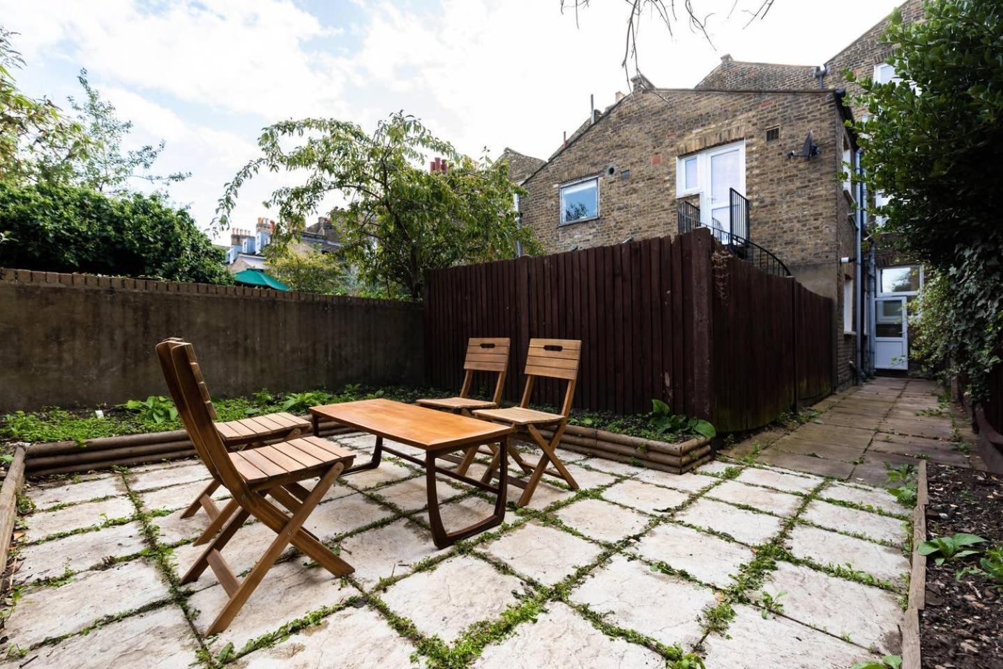 Apartamento Lovely 2 Bedroom Garden Flat In *