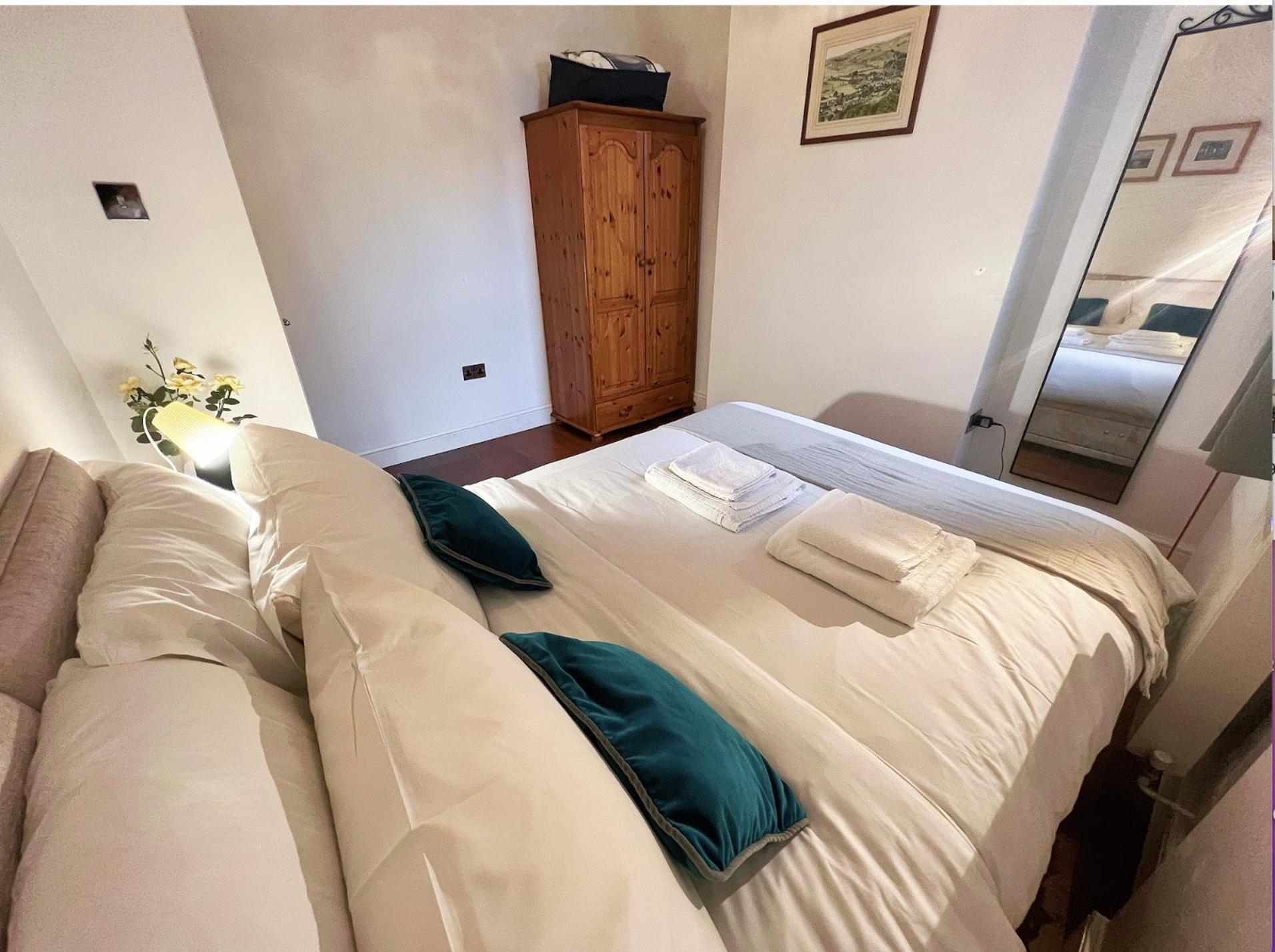 Lovely 2 Bedroom Garden Flat In Apartamento