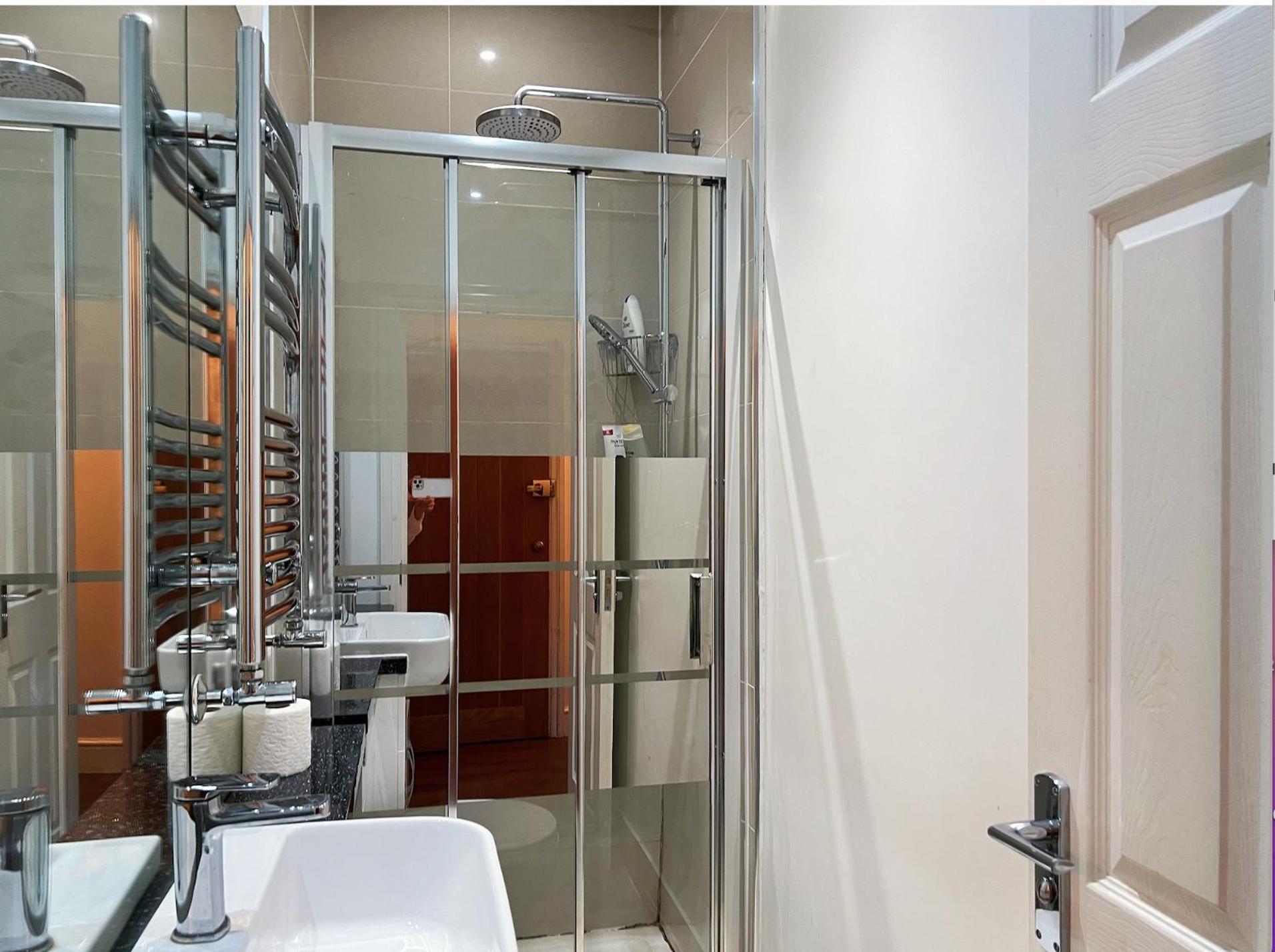 Lovely 2 Bedroom Garden Flat In Apartamento *