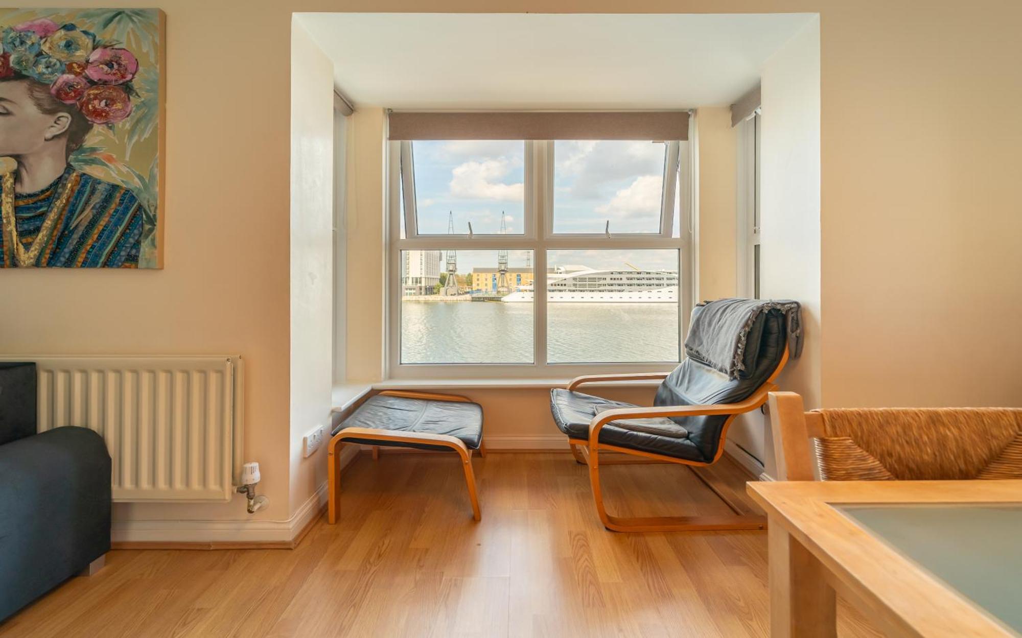 Luxury Riverview 2bed Apt- 5 Mins From Excel London, Canary Wharf, 02 Arena - Free Parking - Playstation 4 Provided Apartamento *
