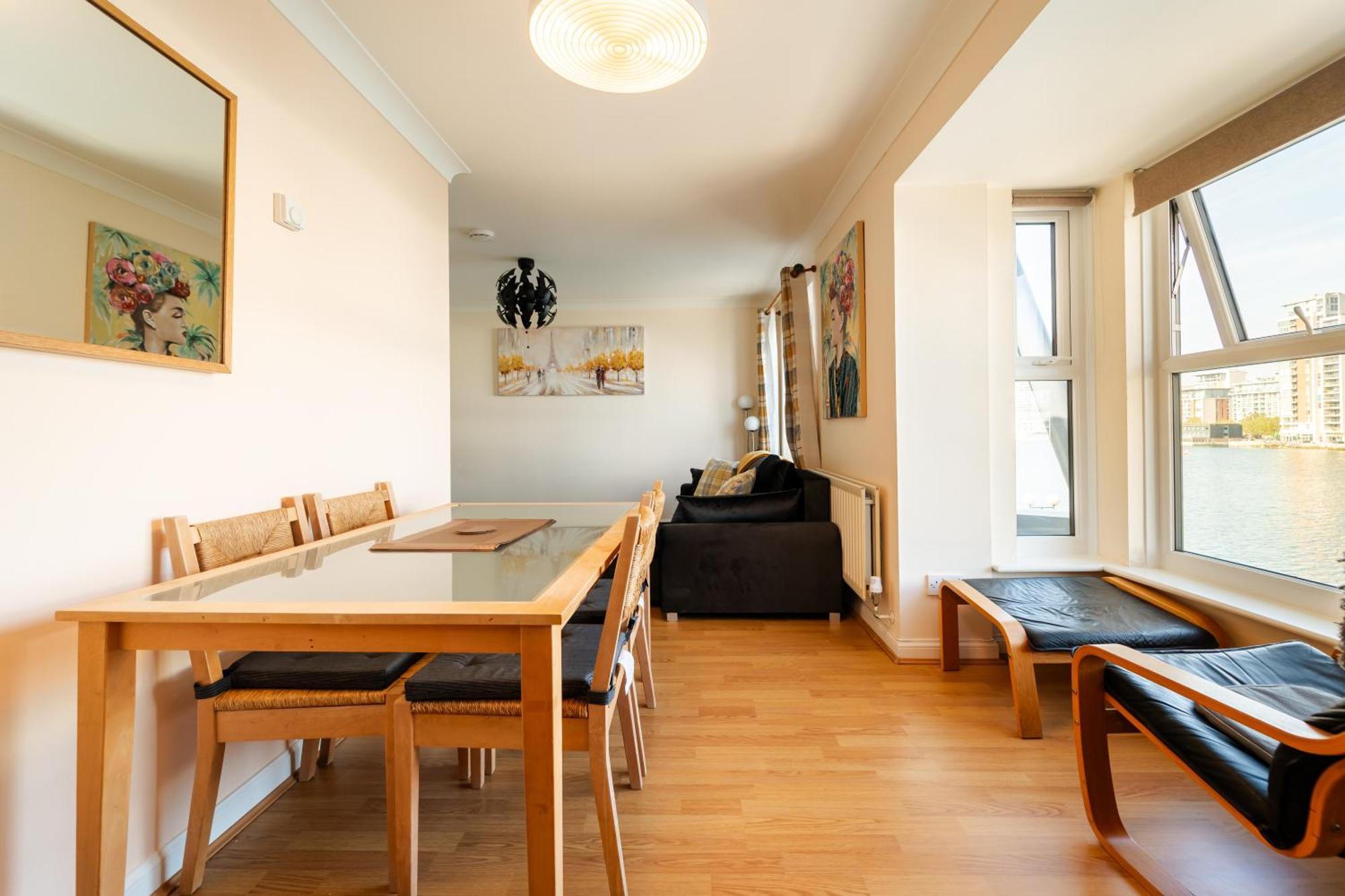 Luxury Riverview 2bed Apt- 5 Mins From Excel London, Canary Wharf, 02 Arena - Free Parking - Playstation 4 Provided Londres