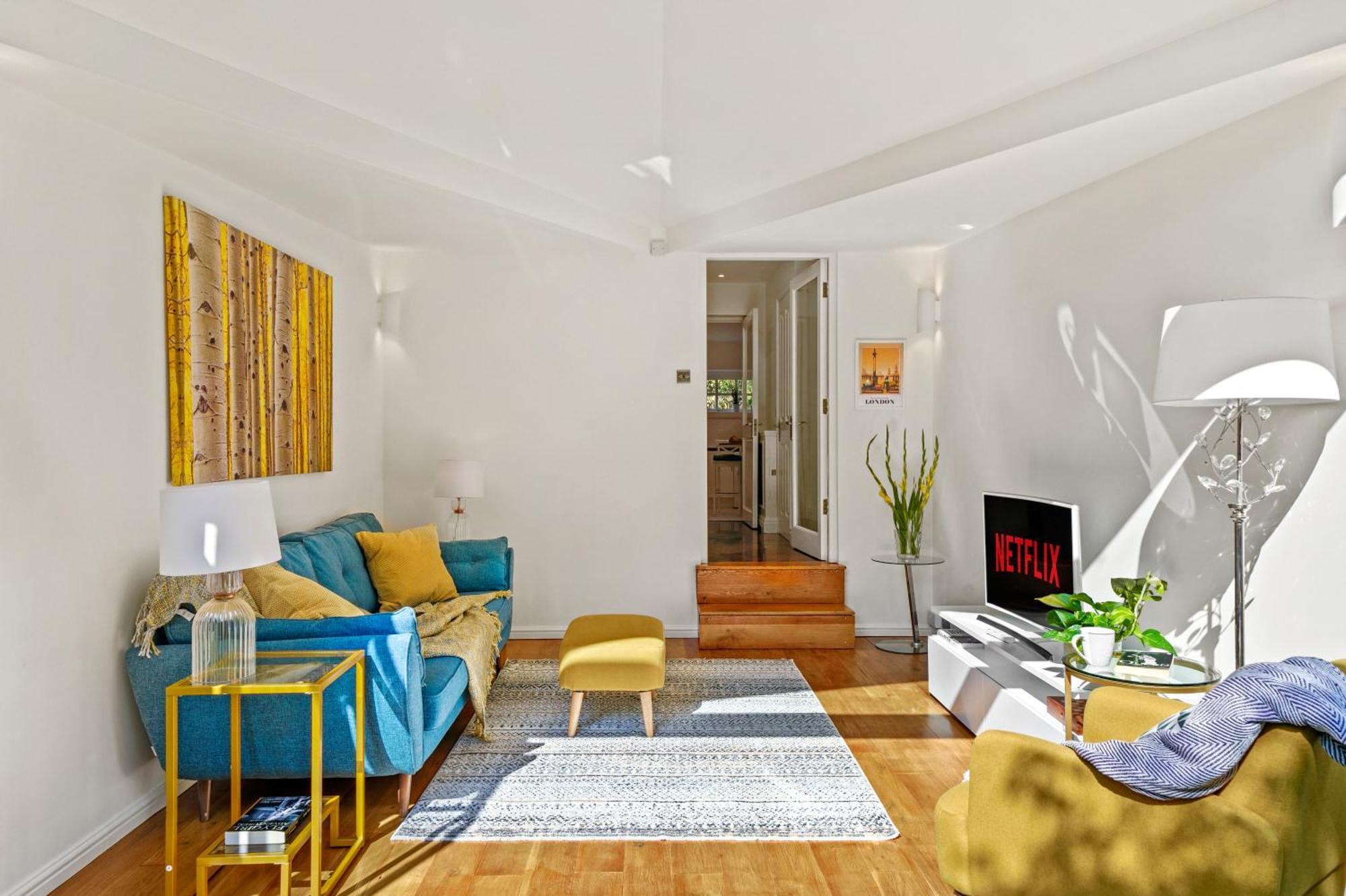 3 Bedroom Mews - Clapham Common - Free Private Parking - Sleeps 5 - Newly Refurbished - Sweetpea & Pillow * Londres