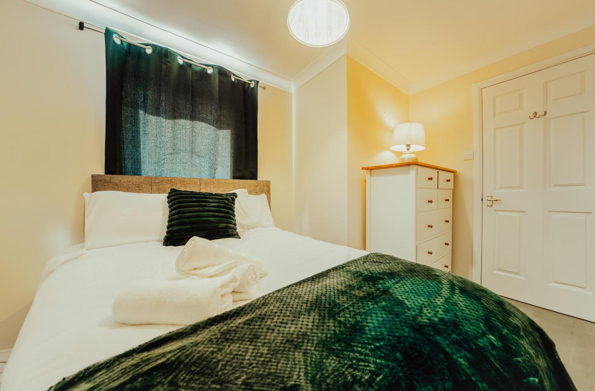 Luxury Riverview 2bed Apt- 5 Mins From Excel London, Canary Wharf, 02 Arena - Free Parking - Playstation 4 Provided *