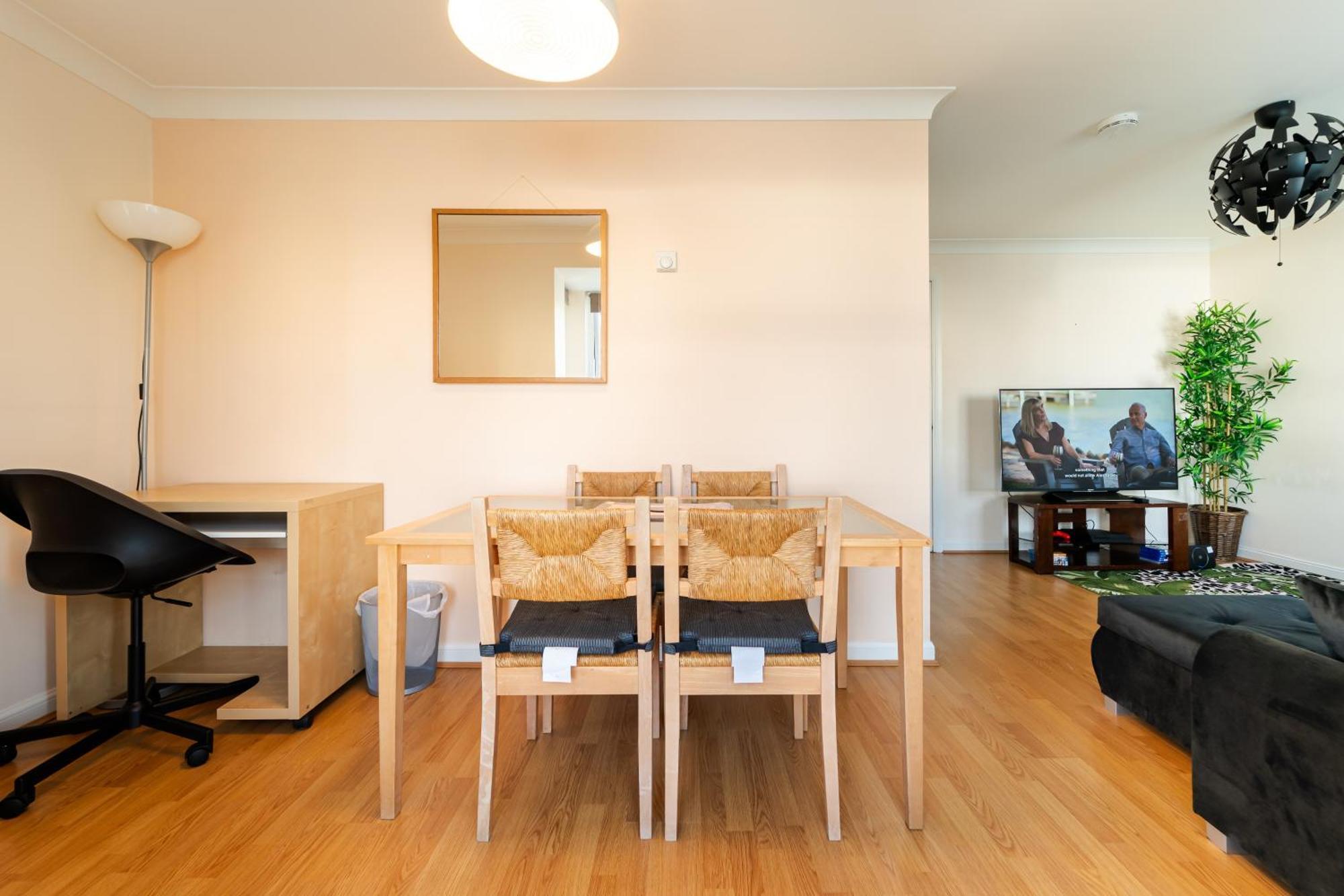 Luxury Riverview 2bed Apt- 5 Mins From Excel London, Canary Wharf, 02 Arena - Free Parking - Playstation 4 Provided Apartamento