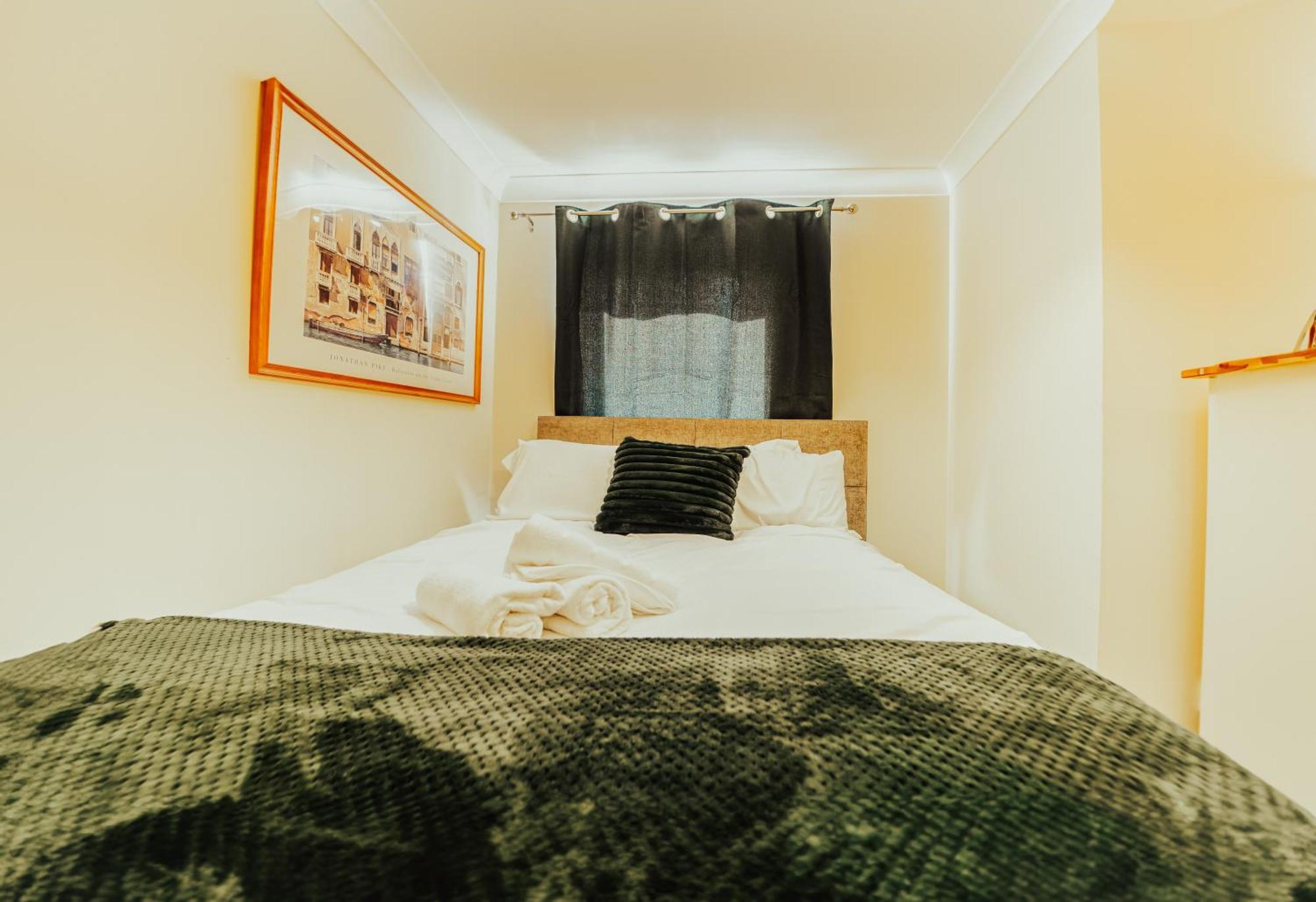 Luxury Riverview 2bed Apt- 5 Mins From Excel London, Canary Wharf, 02 Arena - Free Parking - Playstation 4 Provided *