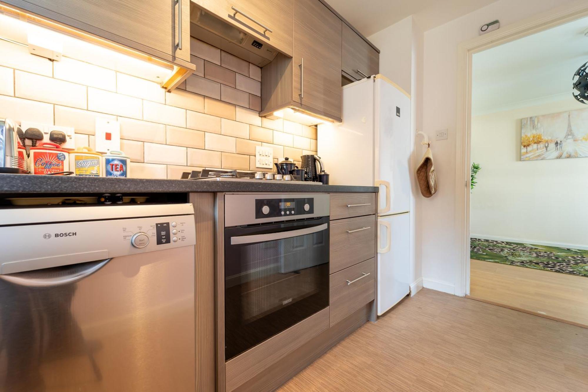 Luxury Riverview 2bed Apt- 5 Mins From Excel London, Canary Wharf, 02 Arena - Free Parking - Playstation 4 Provided Londres