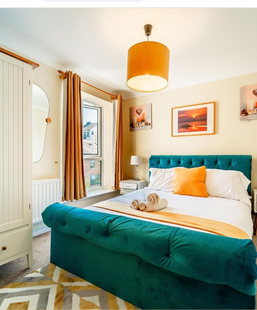 Luxury Riverview 2bed Apt- 5 Mins From Excel London, Canary Wharf, 02 Arena - Free Parking - Playstation 4 Provided Apartamento *