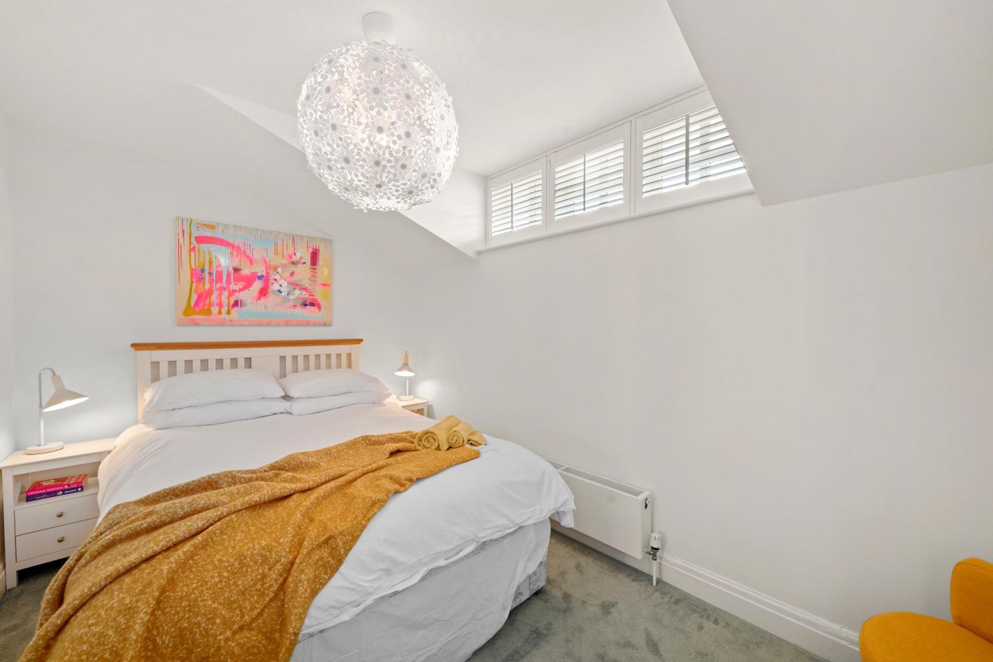 3 Bedroom Mews - Clapham Common - Free Private Parking - Sleeps 5 - Newly Refurbished - Sweetpea & Pillow Londen
