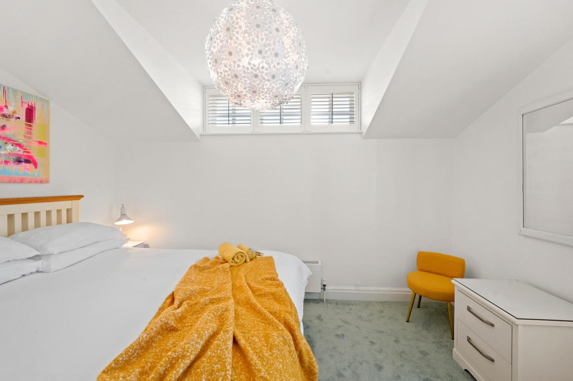 Hébergement de vacances 3 Bedroom Mews - Clapham Common - Free Private Parking - Sleeps 5 - Newly Refurbished - Sweetpea & Pillow