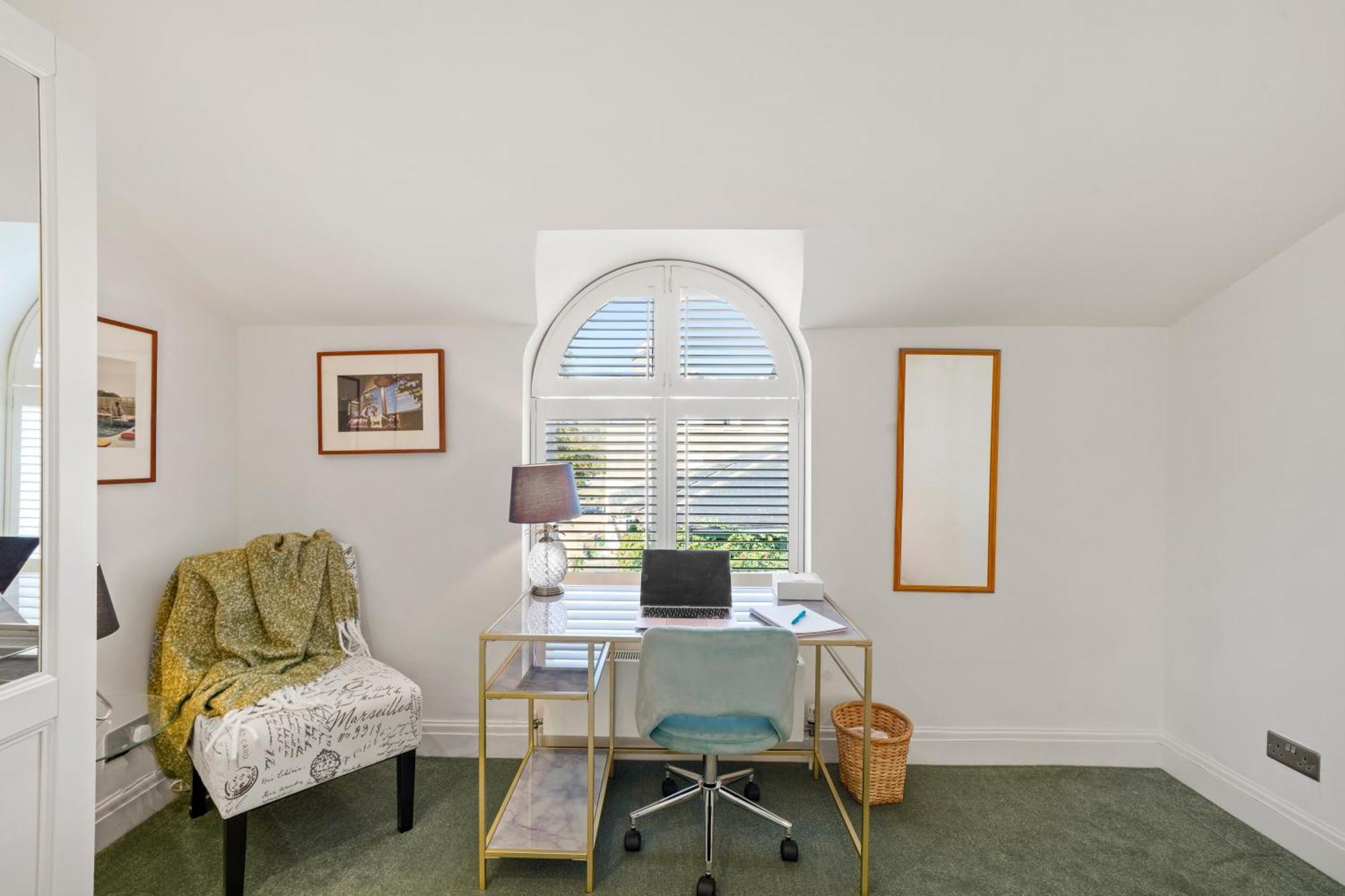 3 Bedroom Mews - Clapham Common - Free Private Parking - Sleeps 5 - Newly Refurbished - Sweetpea & Pillow Londen