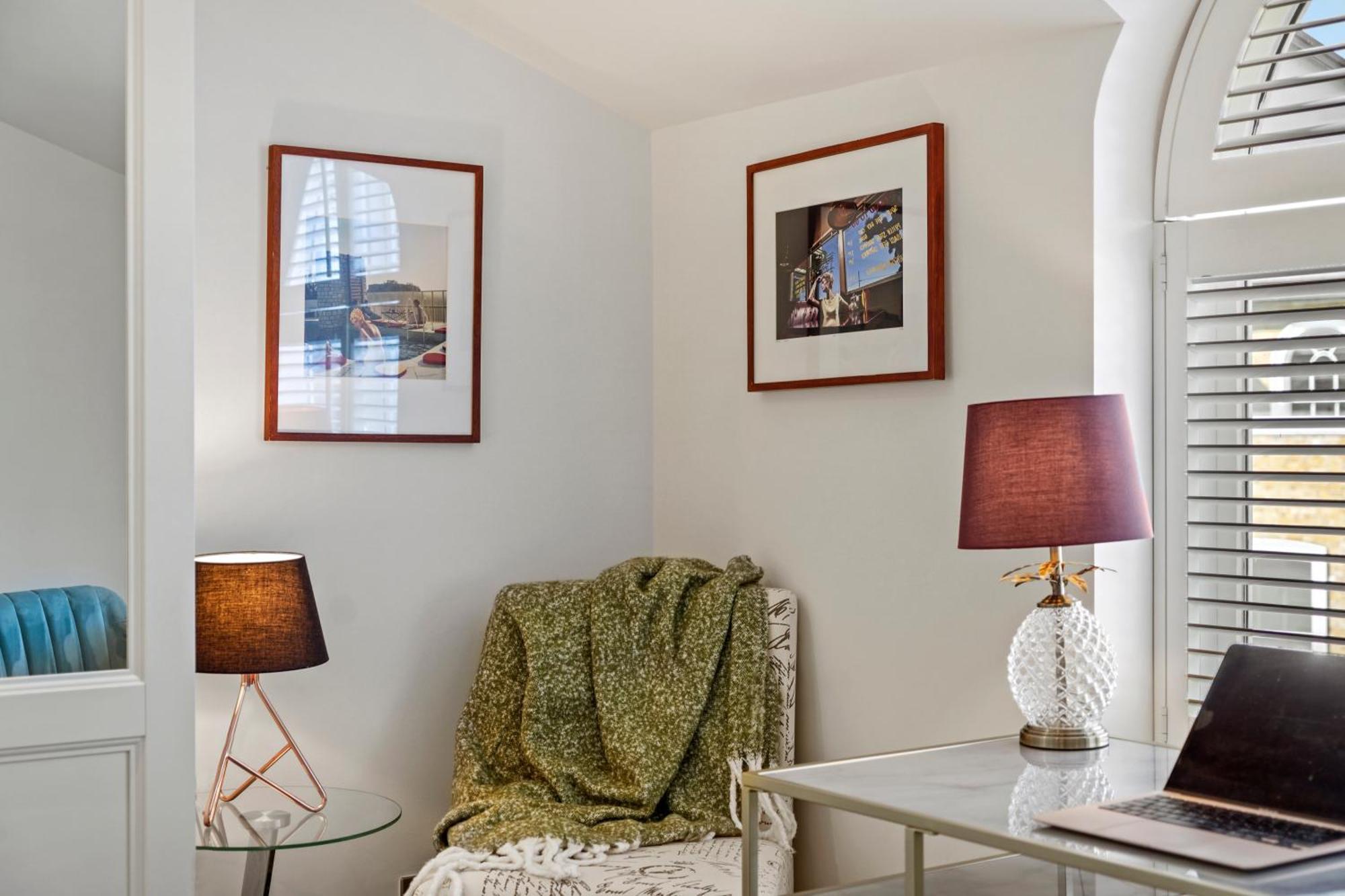 3 Bedroom Mews - Clapham Common - Free Private Parking - Sleeps 5 - Newly Refurbished - Sweetpea & Pillow Londen