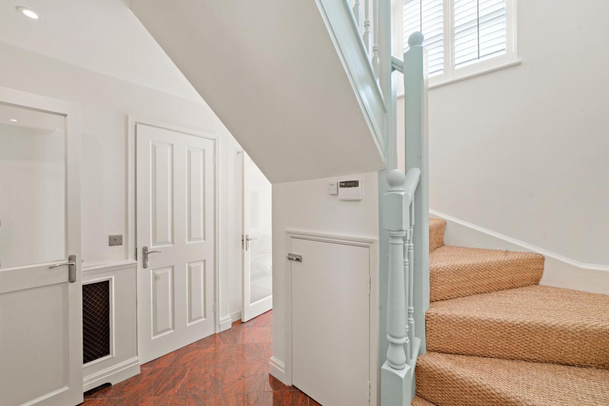 3 Bedroom Mews - Clapham Common - Free Private Parking - Sleeps 5 - Newly Refurbished - Sweetpea & Pillow Vakantiehuis
