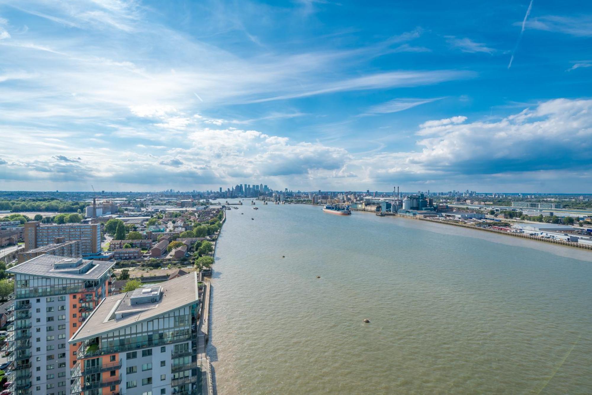 Apartamento Skyvillion - River Thames Floor By Woolwich Ferry, Mins To Excel, O2 Arena , Airport With Parking