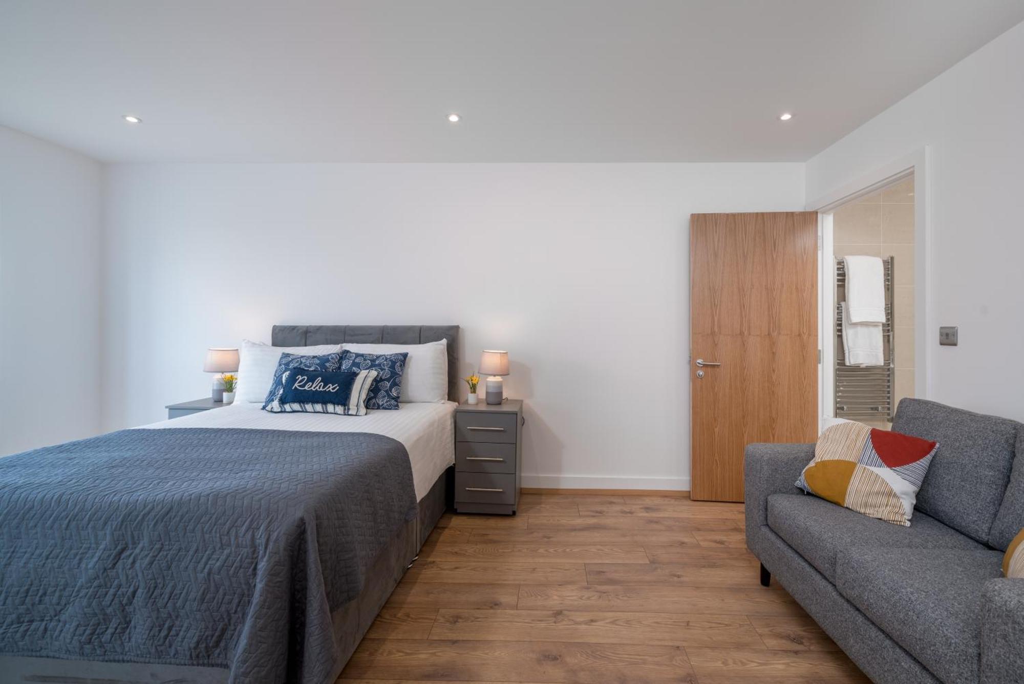 Skyvillion - River Thames Floor By Woolwich Ferry, Mins To Excel, O2 Arena , Airport With Parking *