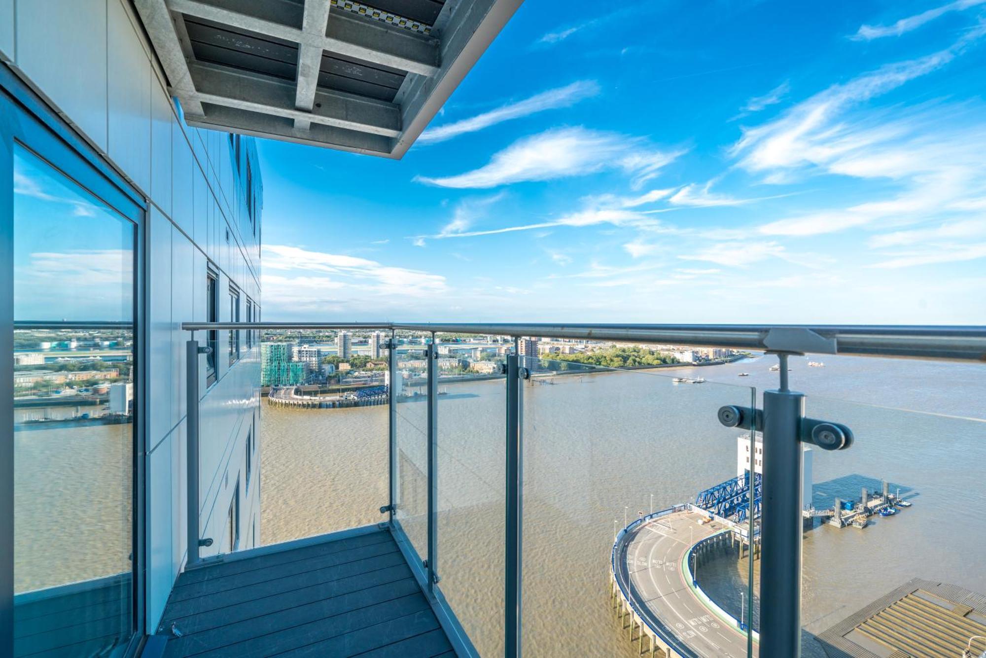 Apartamento Skyvillion - River Thames Floor By Woolwich Ferry, Mins To Excel, O2 Arena , Airport With Parking