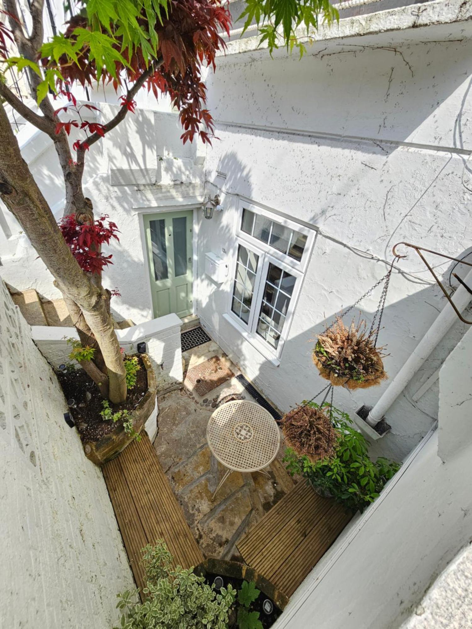 Appartement Spacious & Renovated 1-bed Garden Flat In *