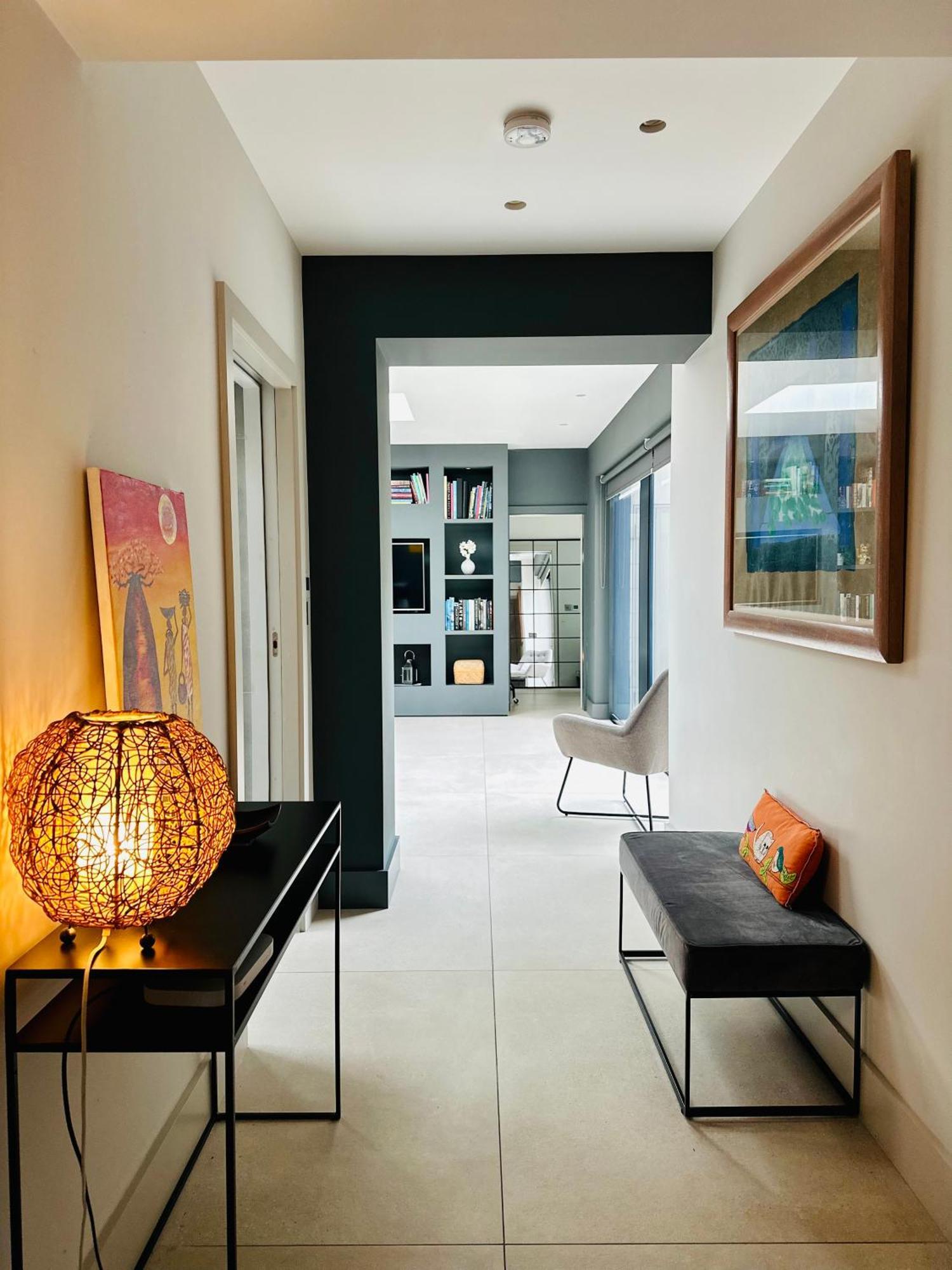 Stunning, Architecturally Designed Garden With Parking Appartement
