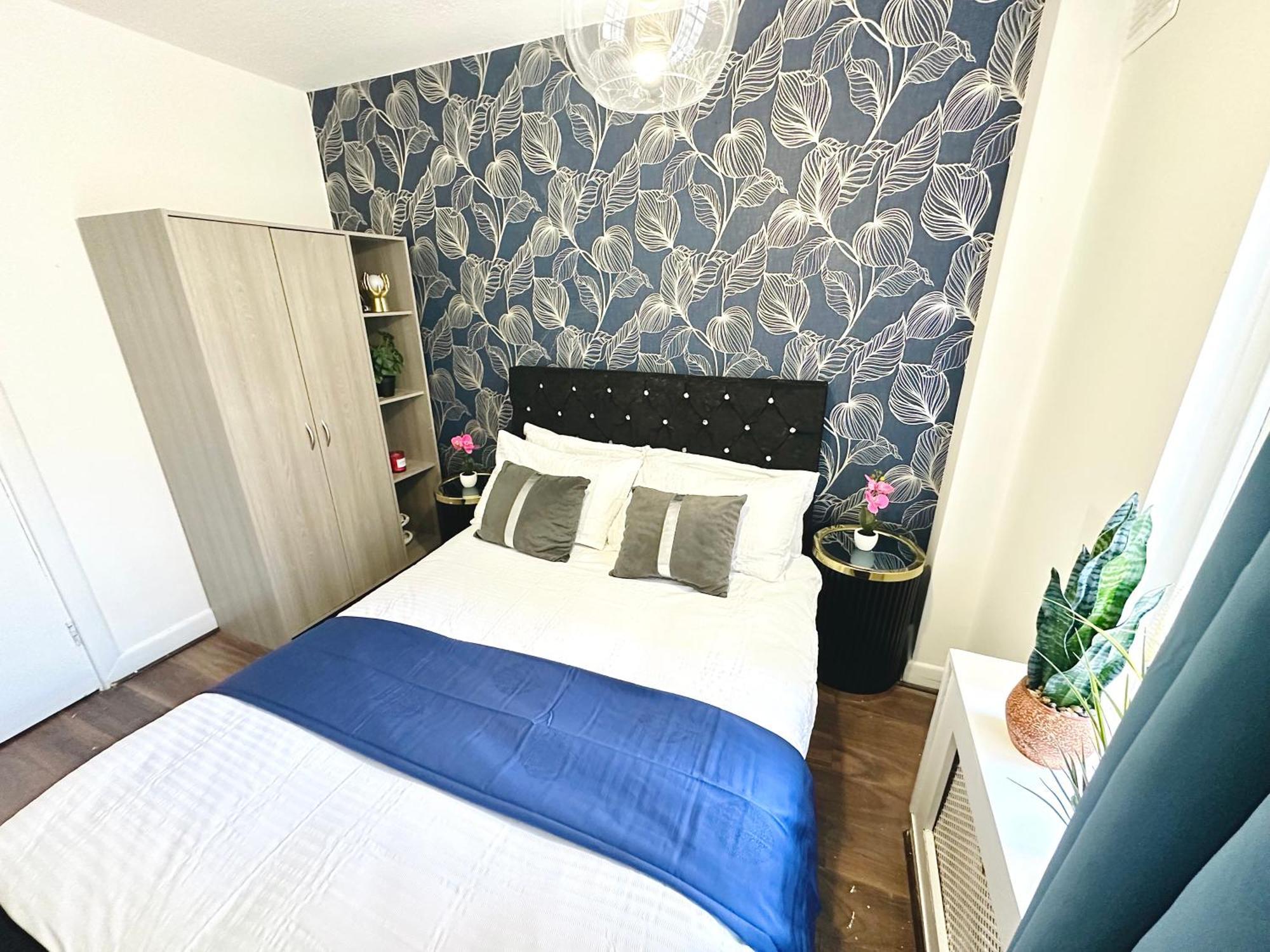 Hyde Park Comfortable Two Bedroom Apartment