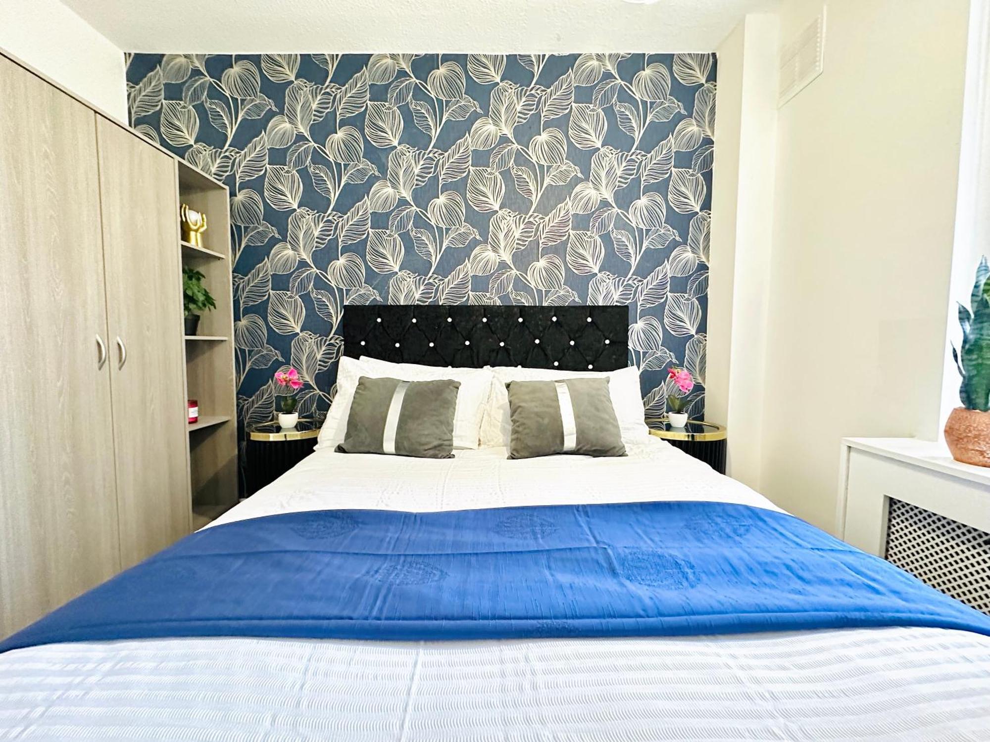Hyde Park Comfortable Two Bedroom *