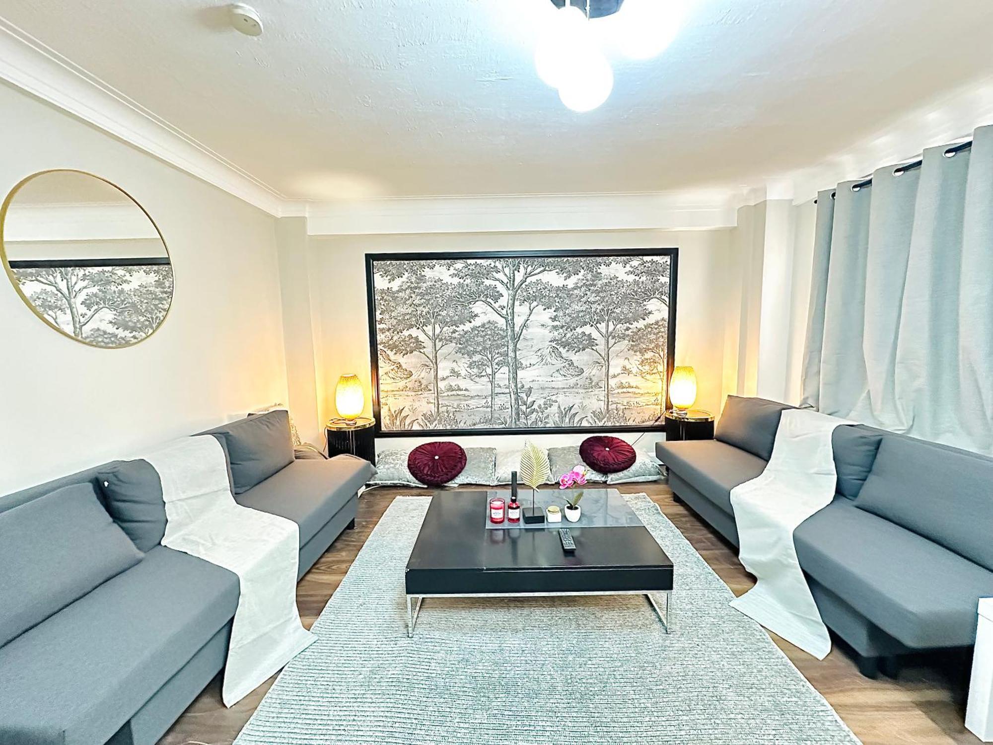 Hyde Park Comfortable Two Bedroom Apartment