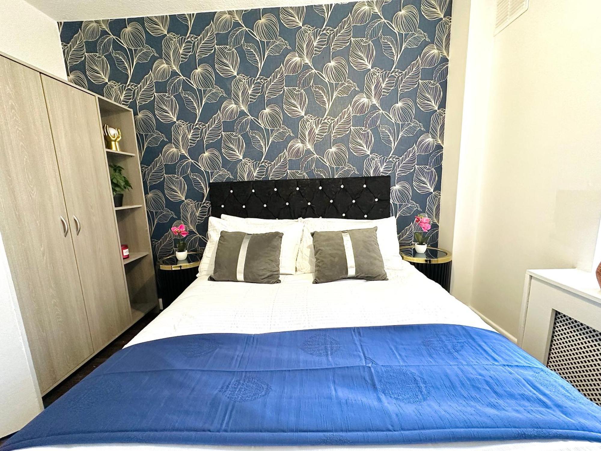 Apartment Hyde Park Comfortable Two Bedroom
