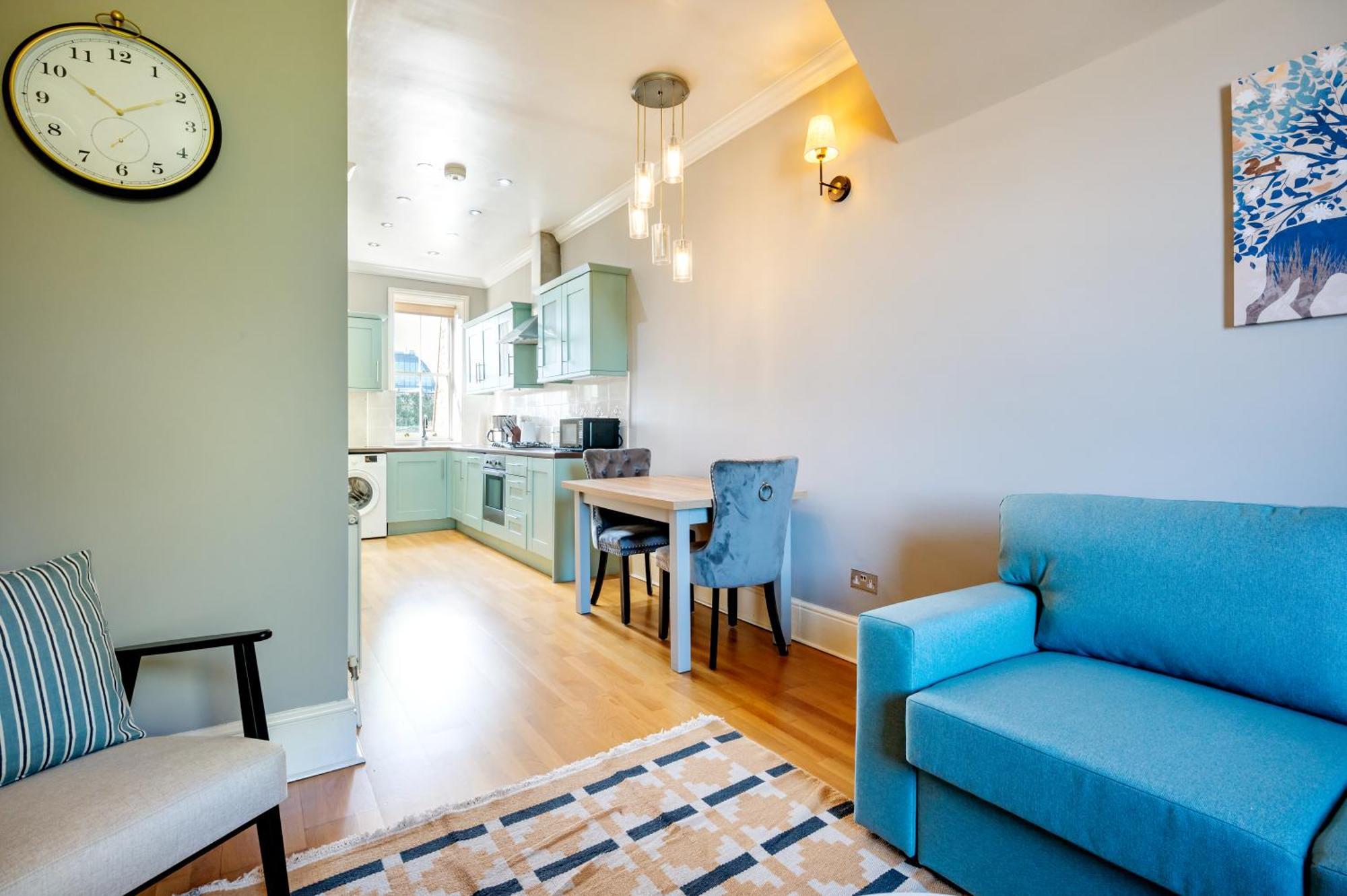 Large 1 Bedroom In Center Of